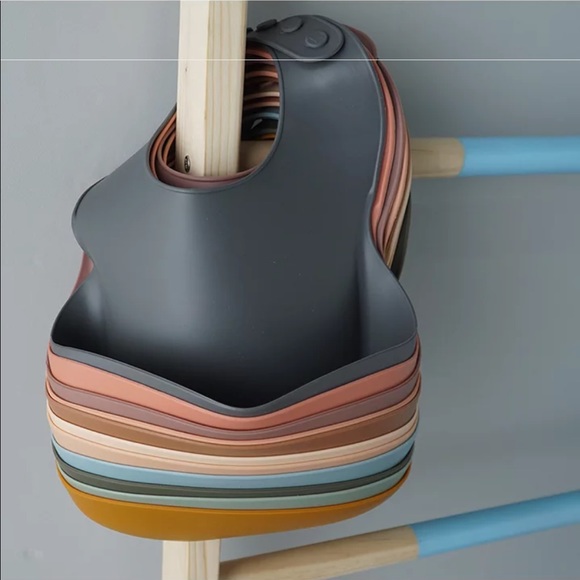 silicone bib. - Picture 6 of 6